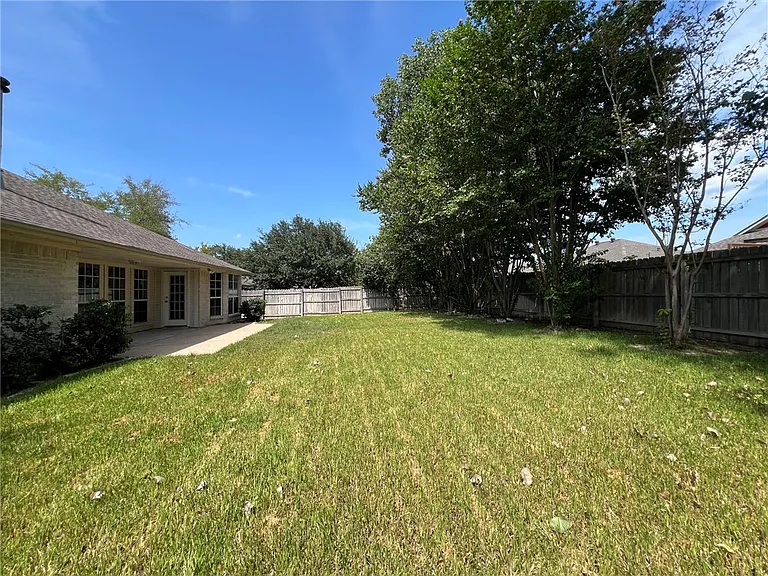 1206 Mullins Ct — Photo 15