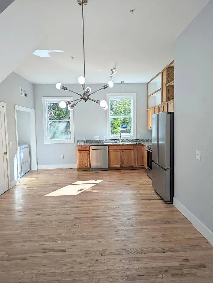 4 bed, 4.5 bath, 1728 sqft, $3,800 — Photo 2