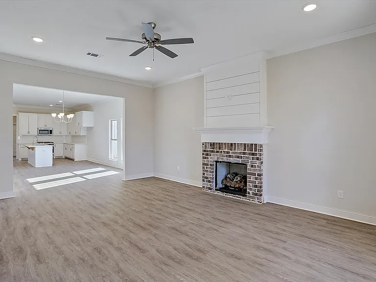 707 Heartwood Ln — Photo 8