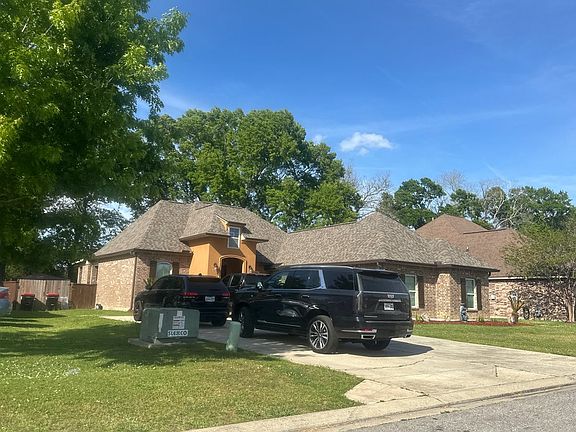 3rd image of 212 Hidden Ridge Dr