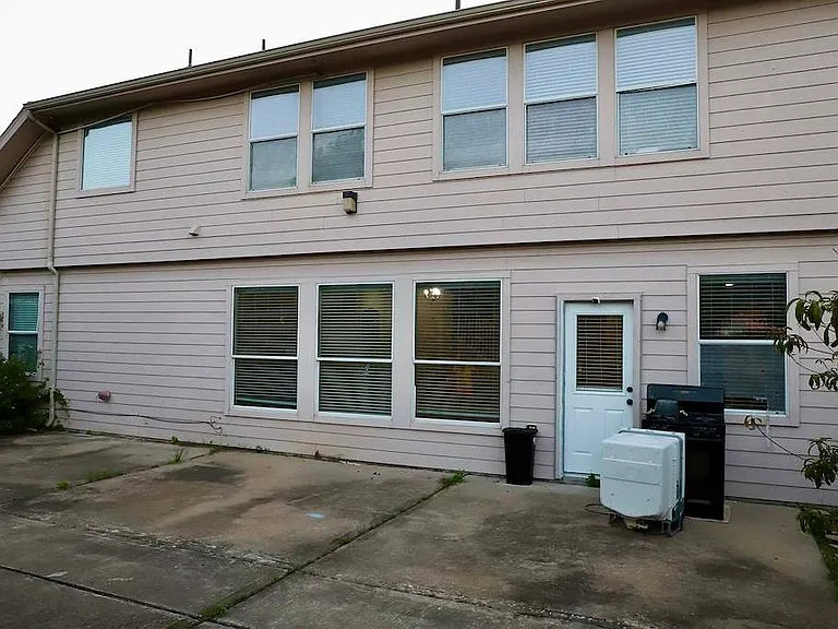 7407 Saxon Hill Ln — Photo 29