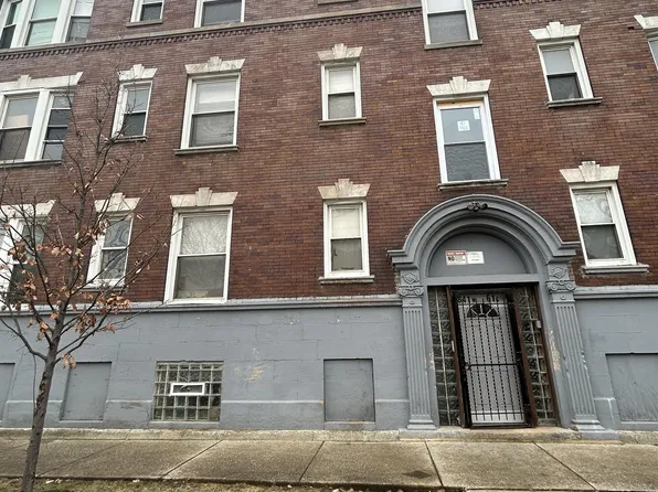 6100 S Green St/841 W 61st St - N