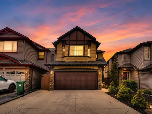 27 NW Brightoncrest Cmn SE, Calgary, AB T2Z 0N8