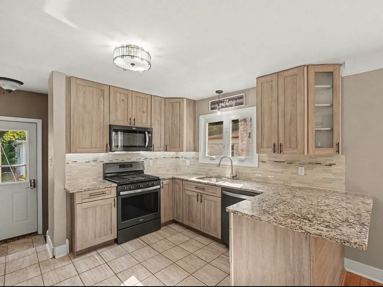 4 bed, 1664 sqft, $2,600 — Photo 3