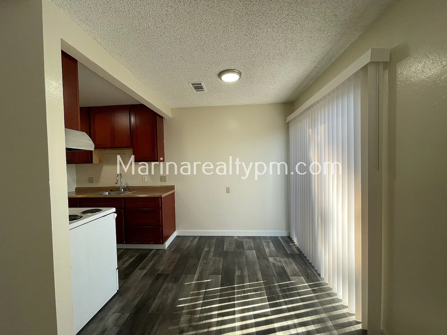 2 bed, 1.5 bath, 880 sqft, $2,100 — Photo 3