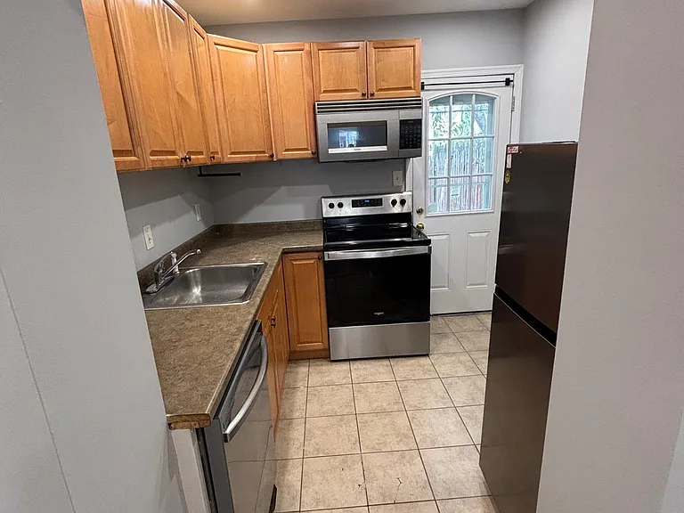 2322 Almond St — Photo 11