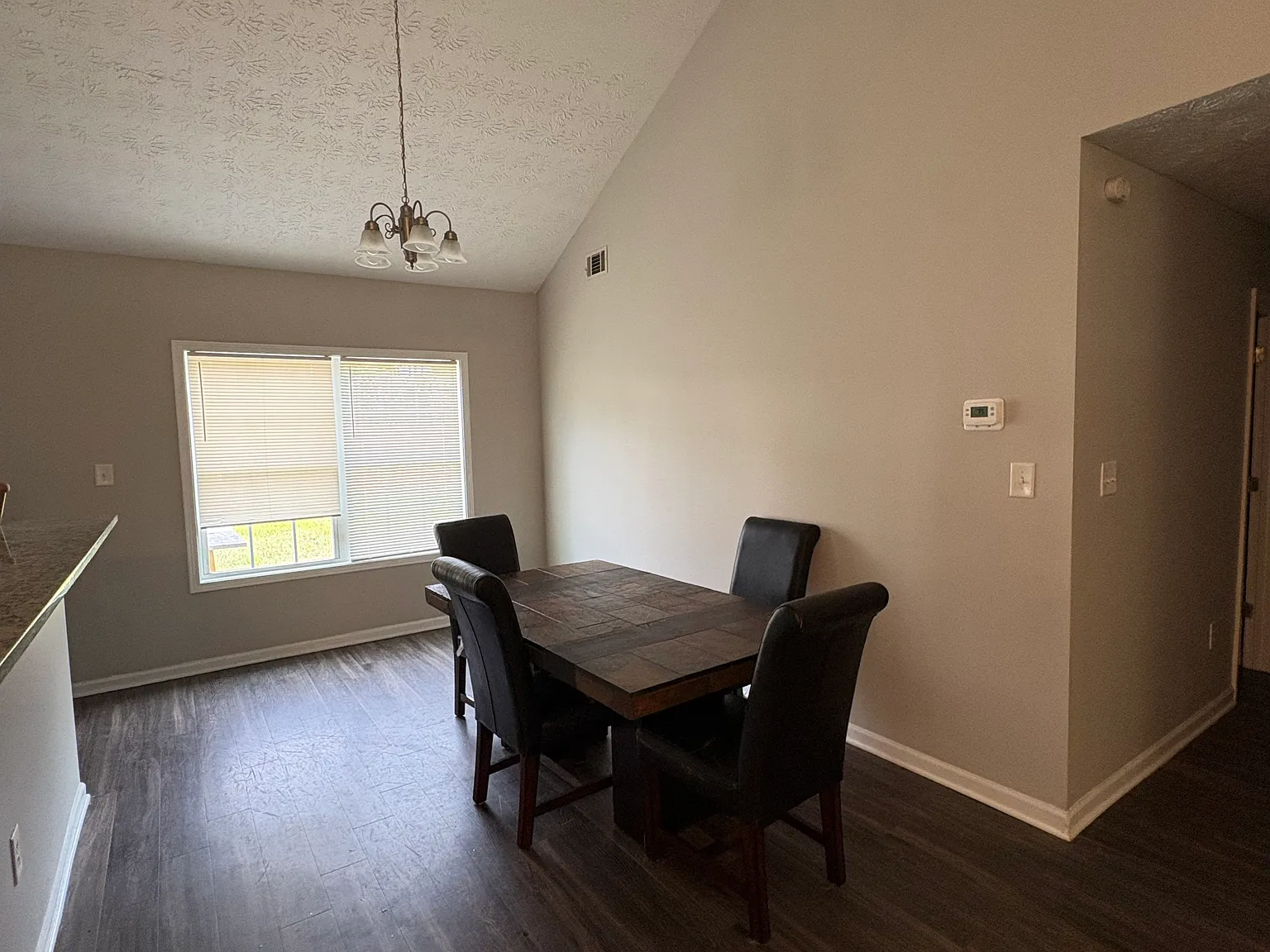 3 bed, 1316 sqft, $1,875 — Photo 3