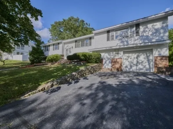 35 Catherine Dr, Peabody, MA 01960