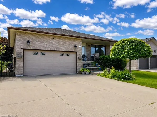 15 Ellen Ave, Hamilton, ON L8G 5A9