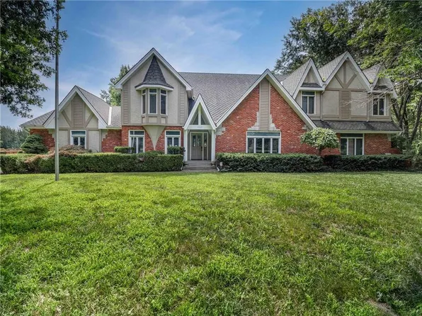 22605 NW Ashford Ct, Blue Springs, MO 64015