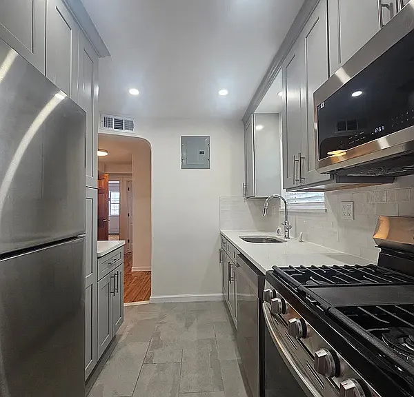 24-43 41st St #3A — Photo 4