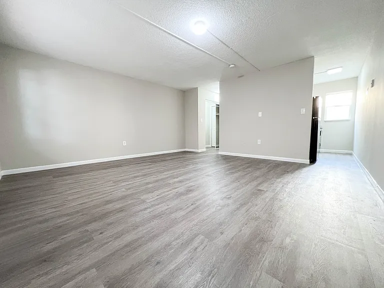 301 N 3rd St #13 — Photo 4