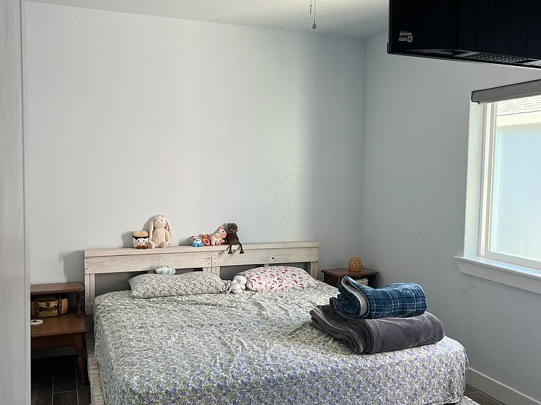 319 E Eden St — Photo 16