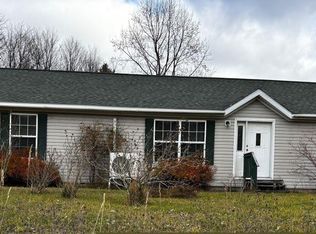 2536 N Setterbo Rd, Suttons Bay, MI 49682