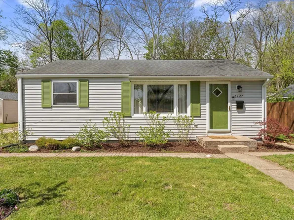 2427 Hollywood Pl, South Bend, IN 46616