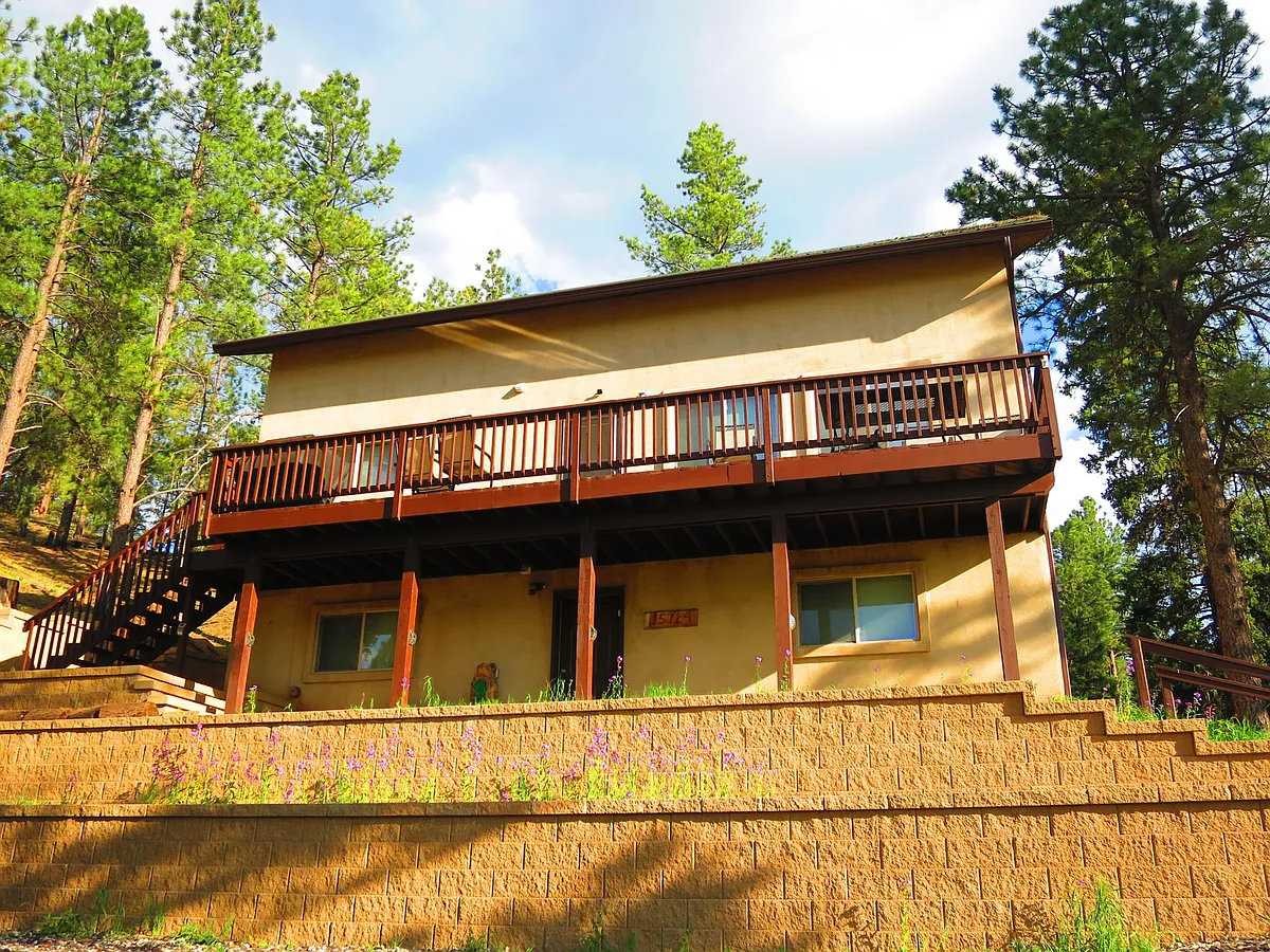 Building Photo - 15729 Pine Lake Dr