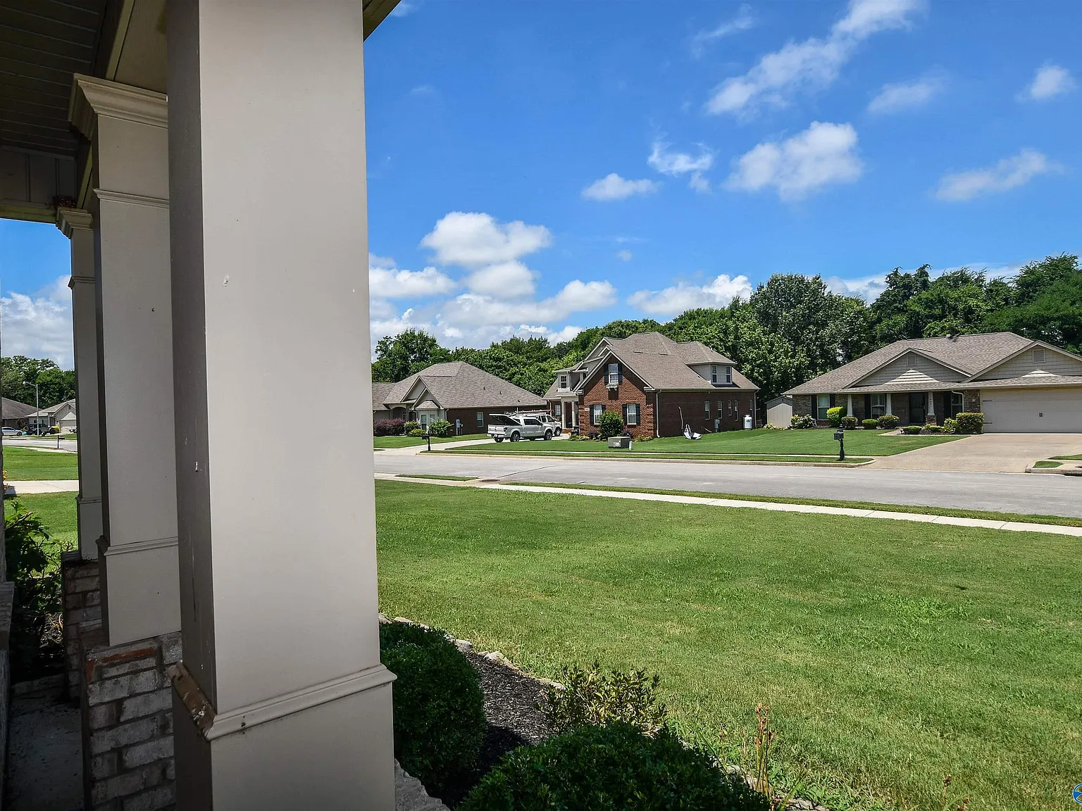 4 bed, 2.0 bath, 1991 sqft, $1,950 — Photo 2