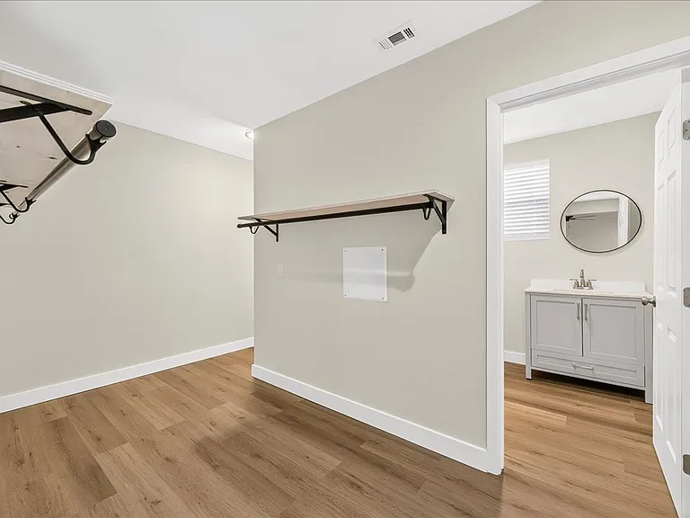 1154 Florida Ave — Photo 17