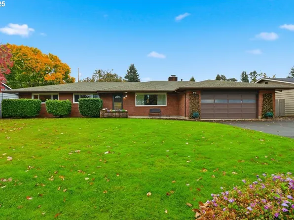 915 NW 50th St, Vancouver, WA 98663