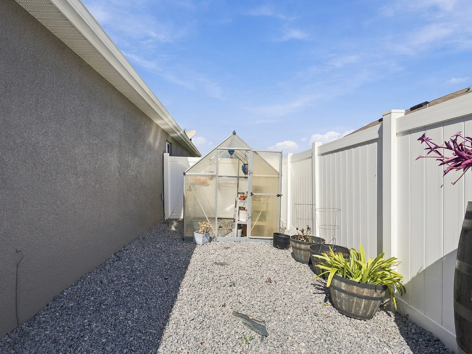 4 bed, 1827 sqft, $2,500 — Photo 3