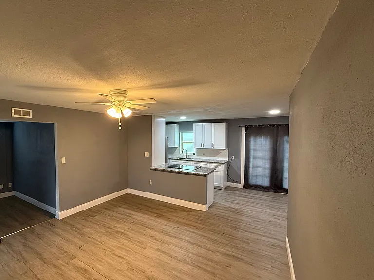 510 Lincoln Rd — Photo 2