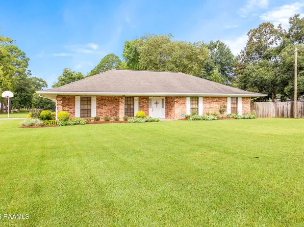 1304 S Main St, Breaux Bridge, LA 70517