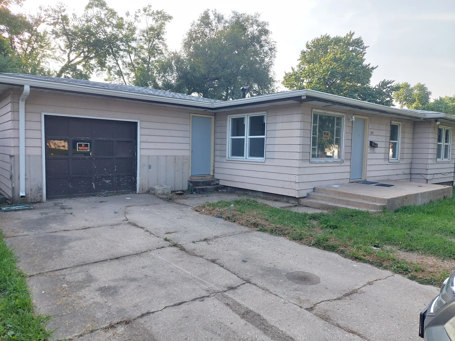 3 bed, $1,300 — Photo 1