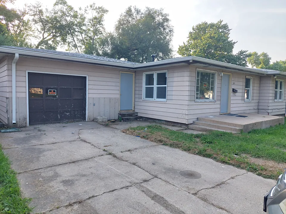 213 Magnolia Dr