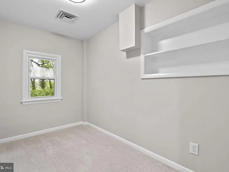10242 Stratford Ave — Photo 36