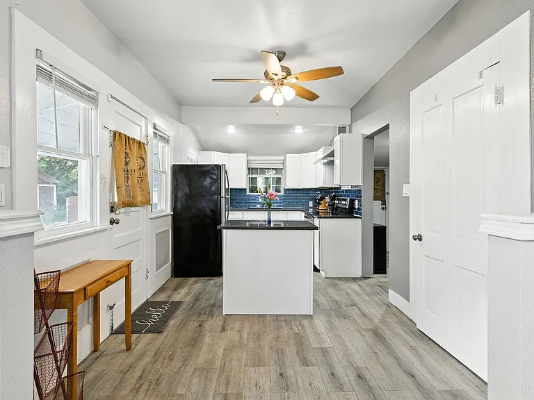 629 Delmar St — Photo 18