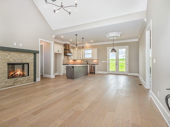5th image of 499 Hillard Ln