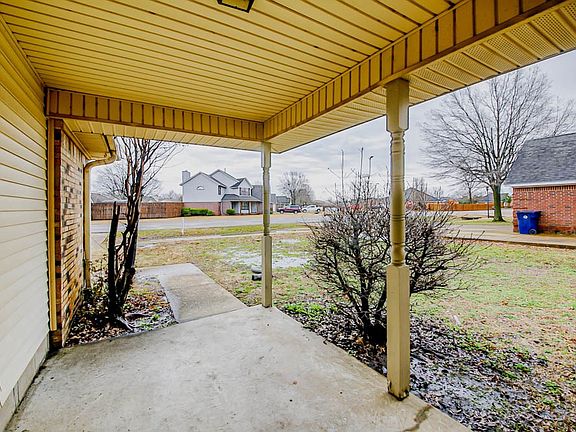 2nd image of 610 White Oak Dr