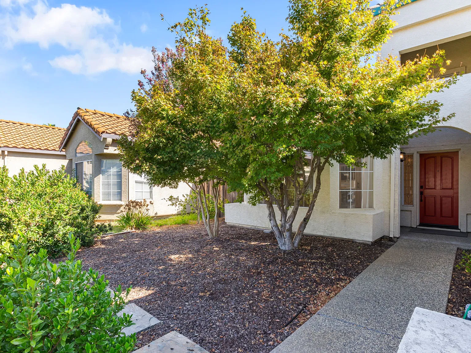 4 bed, 2000 sqft, $3,000 — Photo 4