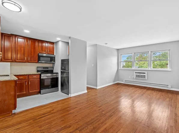 214 Avenue A APT C1, Bayonne, NJ 07002