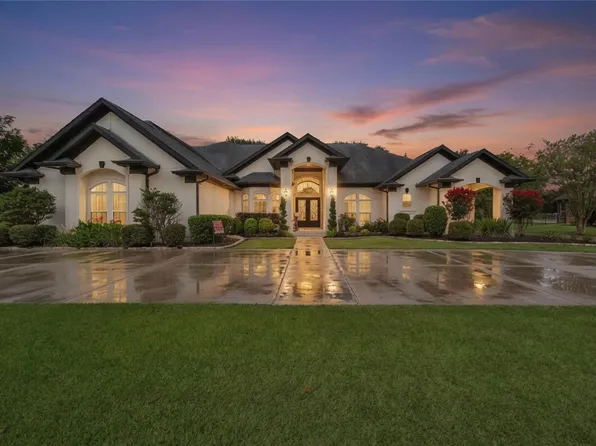 3531 Woodbine Dr, Weston Lakes, TX 77441