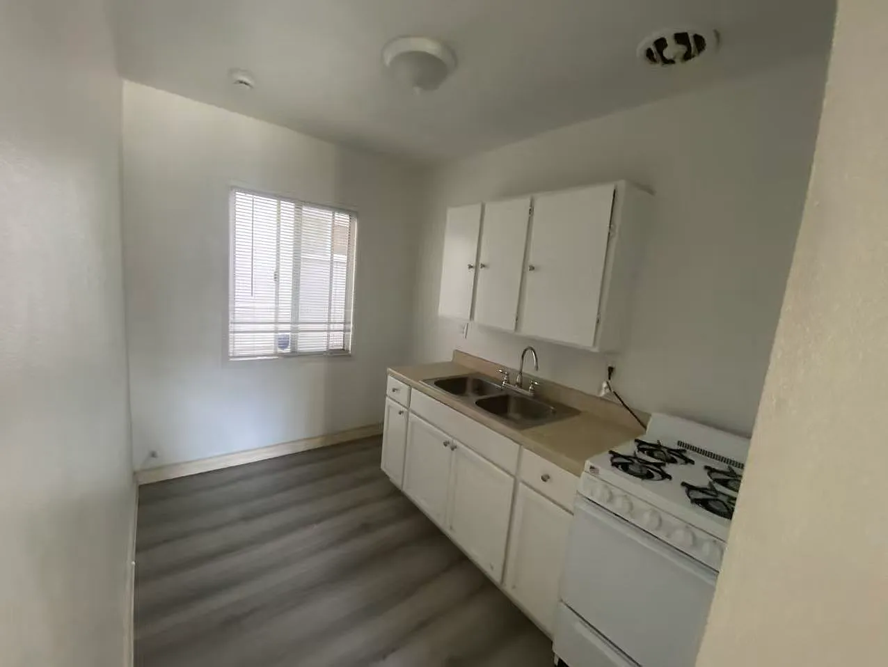 Studio, 550 sqft, $1,400 — Photo 3