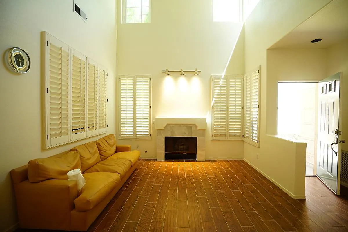 3 bed, 2.5 bath, 1550 sqft, $5,100 — Photo 3