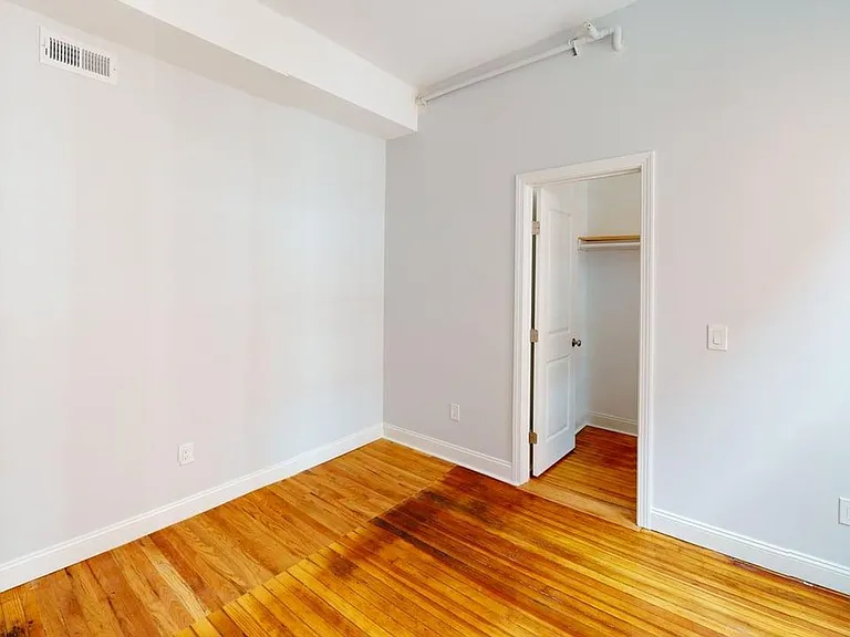 544 Whitney Ave — Photo 17