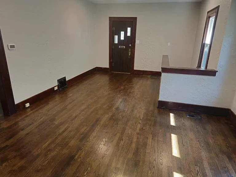 825 Ottawa St — Photo 3