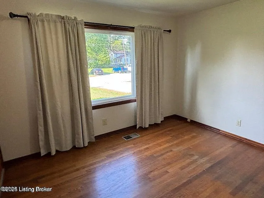 2 bed, 1.0 bath, 547 sqft, $880 — Photo 3