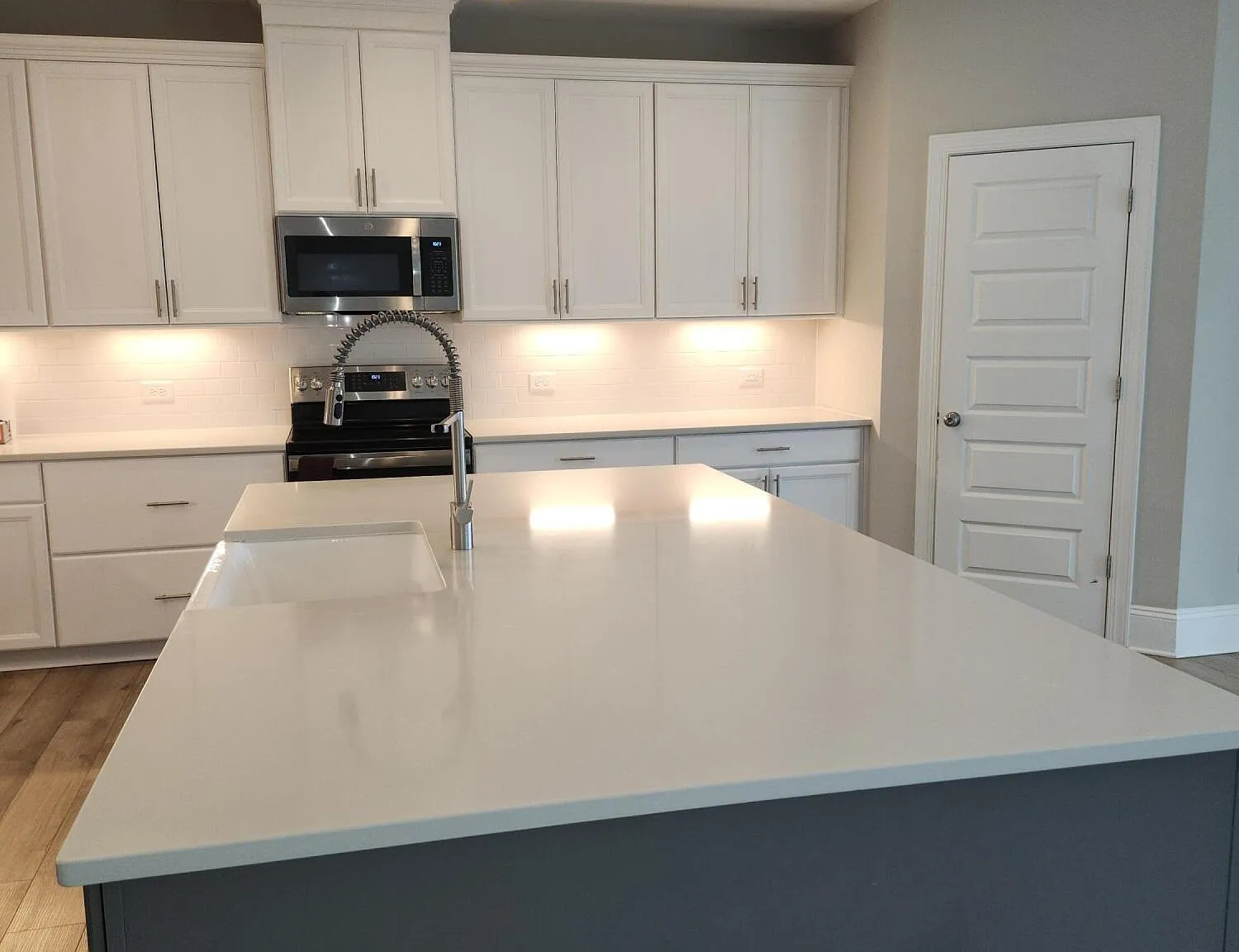 6 bed, 4.0 bath, $3,400 — Photo 4