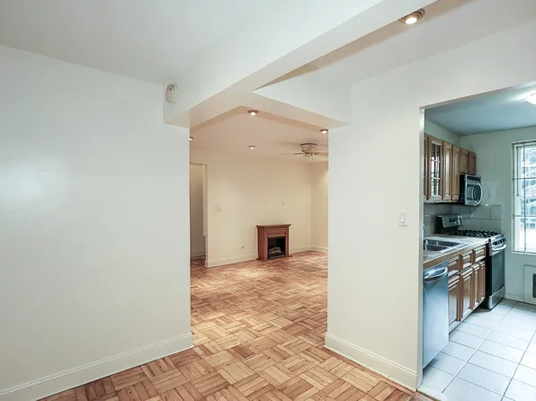 75-10 Yellowston Boulevard image 6 of 22