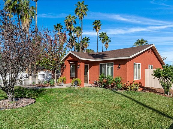 2nd image of 2057 Down St