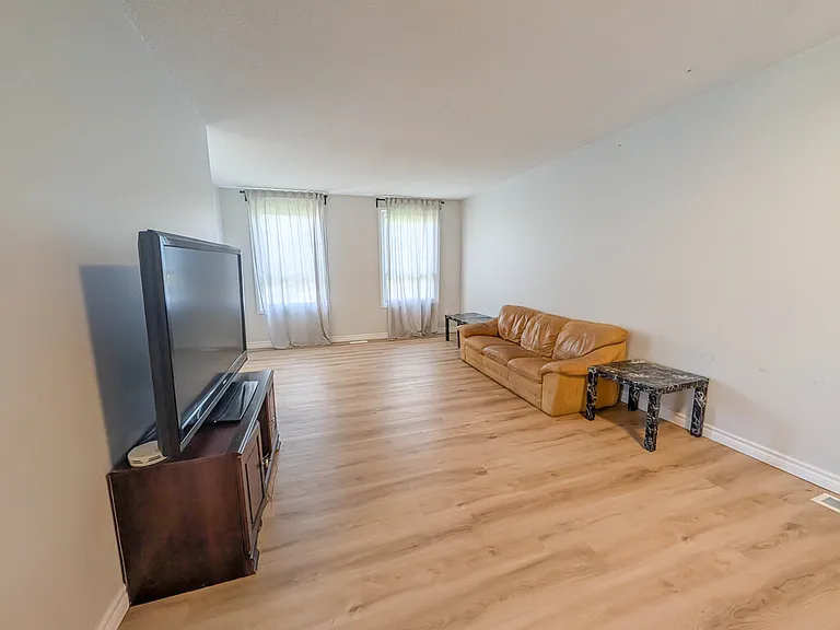 105 Tupper Dr — Photo 5
