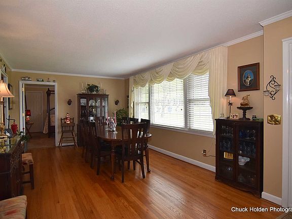 4th image of 6221 Cloverdale Dr