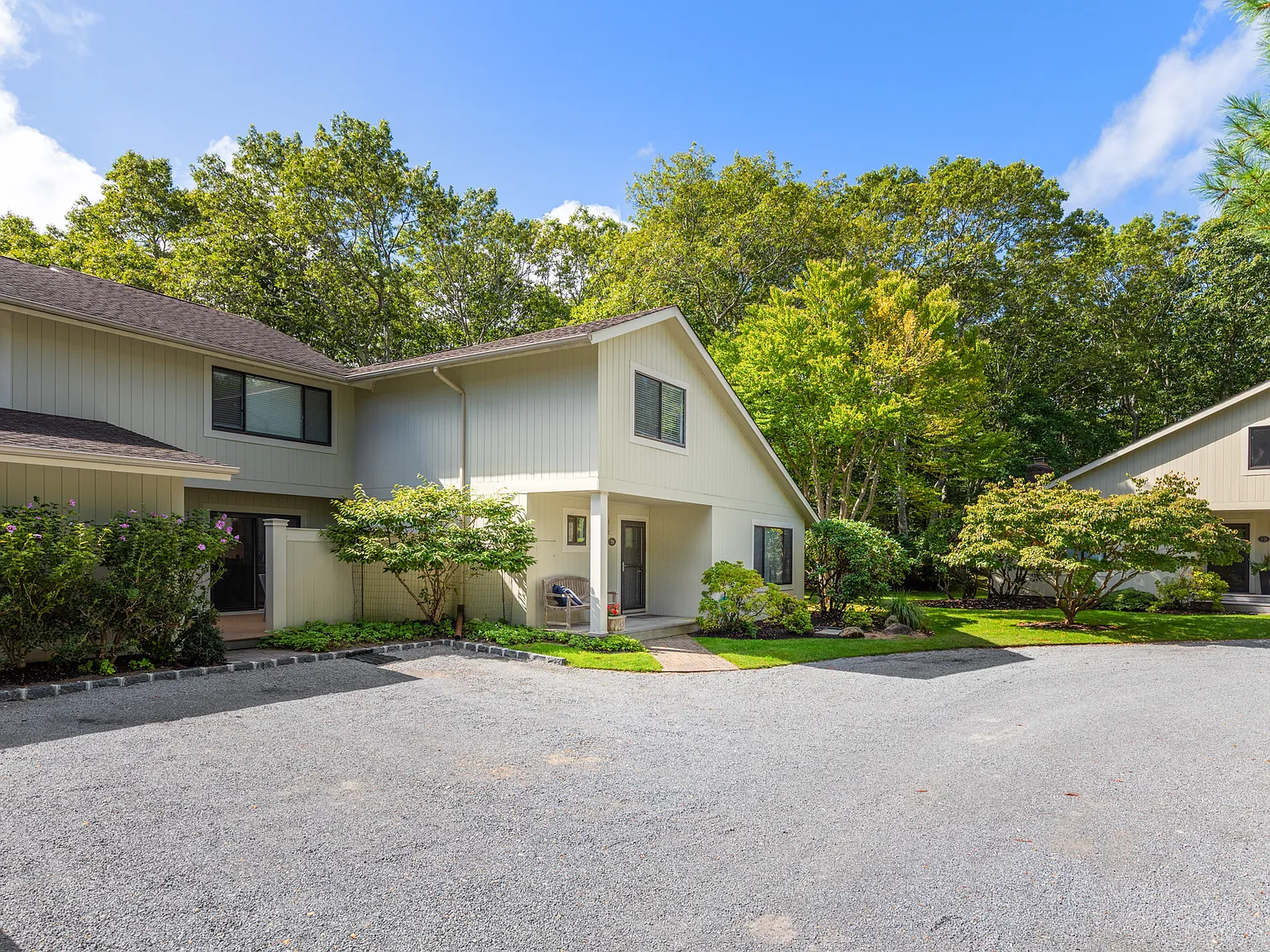 East Hampton Condo — Photo 2