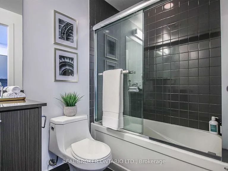 9471 Yonge St #623 — Photo 20