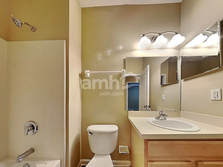 9426 Staplehurst Dr S — Photo 17