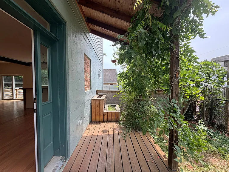 1500 Meridian St — Photo 7
