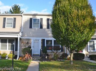 1102 Moreland Ct, Rochester, MI 48307